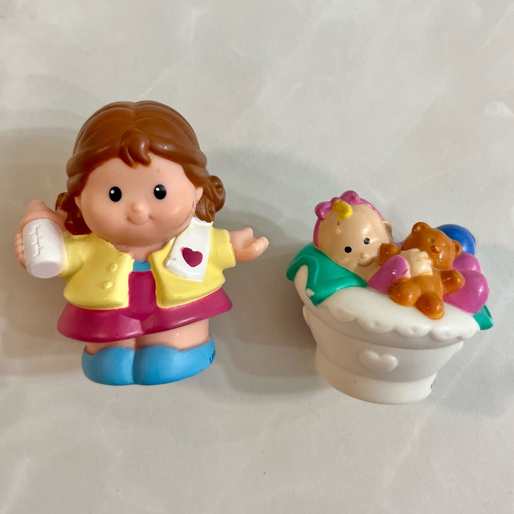 Vintage Fisher-Price Little People 2001 Mom Mommy Baby Bottle & Infant Baby Toy